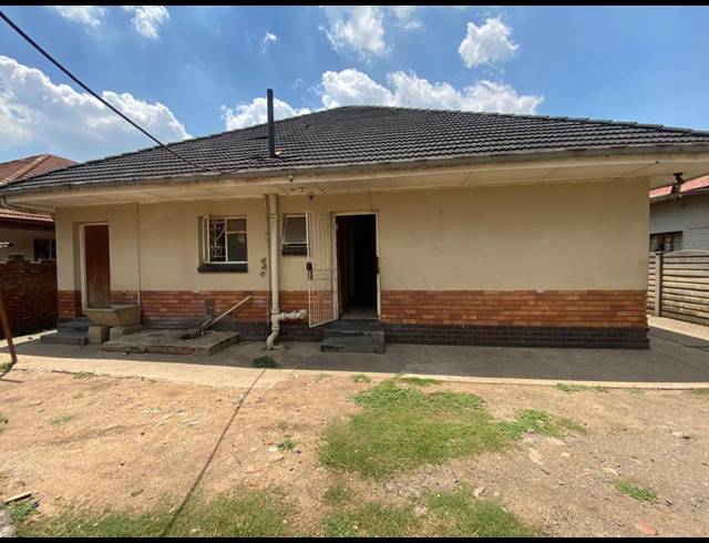 20 BEDROOM HOUSE FOR SALE IN VEREENIGING CENTRAL